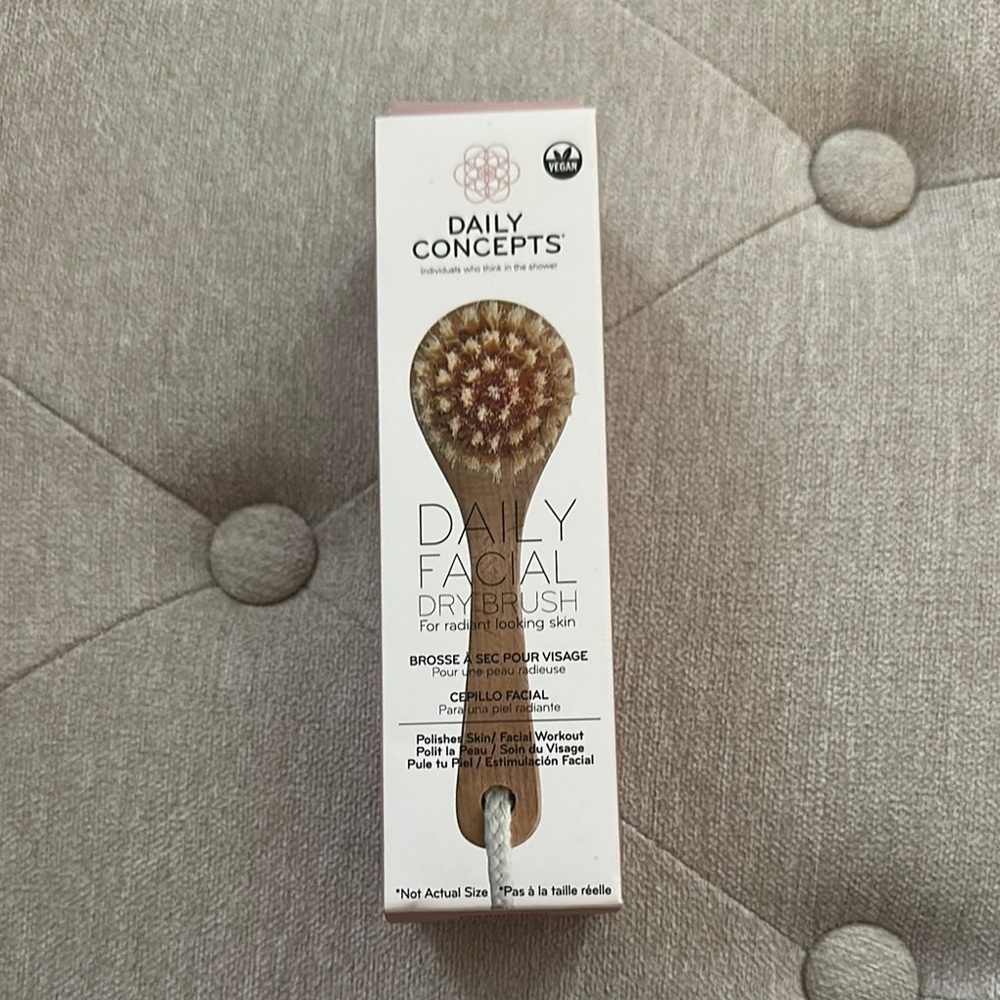 Daily Concepts Facial Dry Brush - Brown